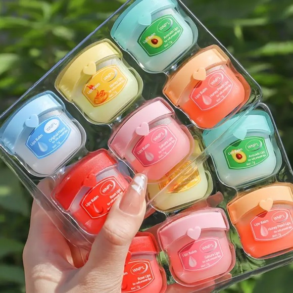 6 in 1 Lip Balm Gift Set! 6 Kinds Of Fruit Flavored Lip Gloss! - Picture 4 of 8